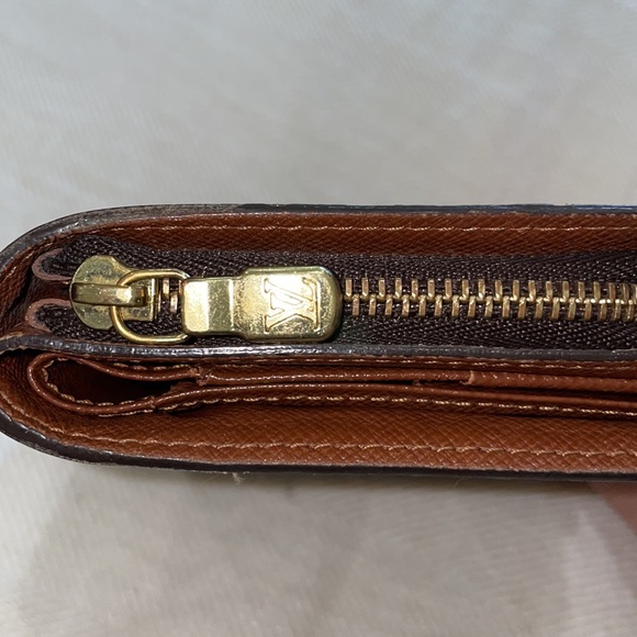 LV Monogram Compact Zippe Zipped Wallet - Picture 10 of 11